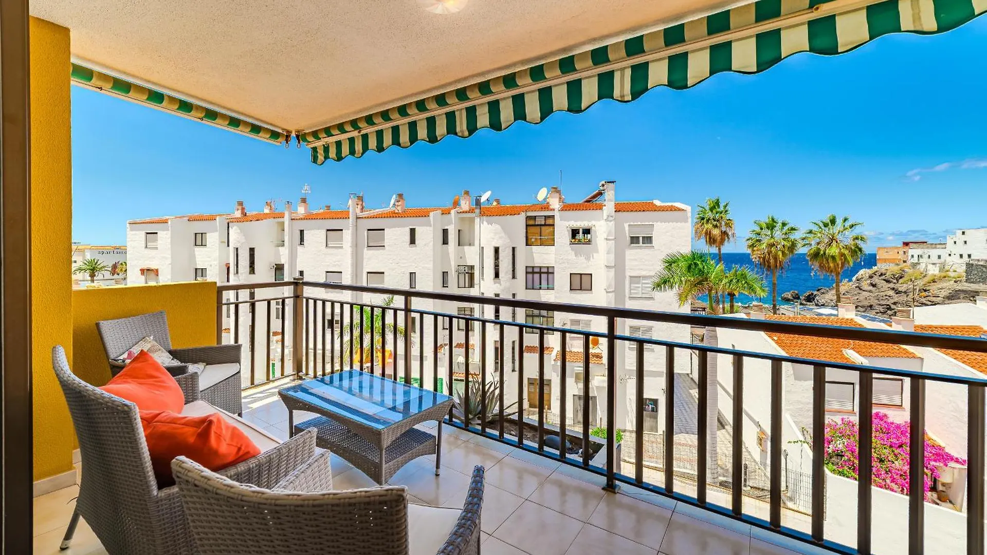 Family Flat With 3 Bedrooms And Balcony Near Los Gigantes And Ocean Puerto de Santiago  Apartament
